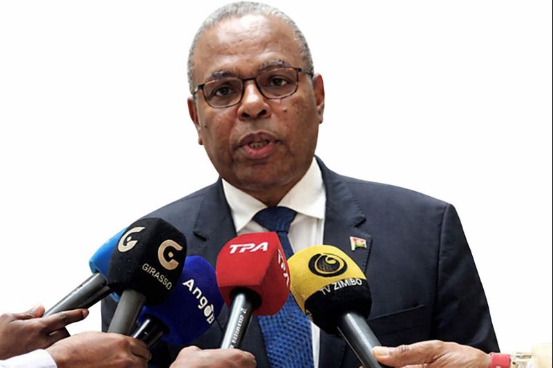 Escassez alimentar persistente expõe fragilidades estruturais da indústria alimentar em Angola, contrariando as declarações do ministro Rui Miguêns de Oliveira