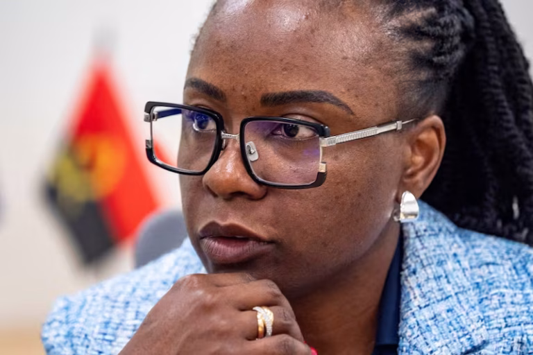 VERA DAVES ACUSADA DE GASTAR MILHÕES DE KWANZAS PARA SILENCIAR DENÚNCIAS