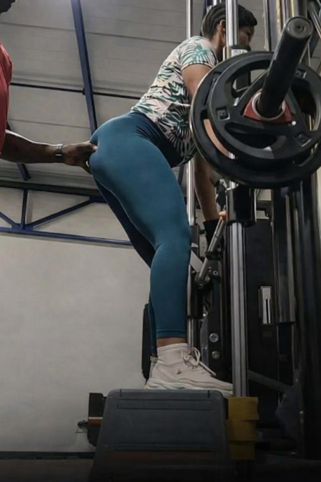 MULHER TRAI O MARIDO COM O PERSONAL TRAINER E ESTRAGA O CASAMENTO DE MUITOS ANOS, NA CIDADE DO LUBANGO