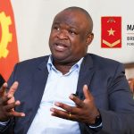 Manuel Homem proposto a Brigadeiro das FAA; imagem de denúncia sobre patenteamento político e desrespeito à Constituição de Angola.