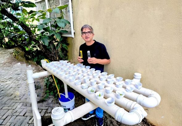 Escola de Cariacica ensina ciência e sustentabilidade com horta hidropônica sem usar terra