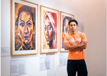 Rajata Hakim: jovem talento indonésio transforma memórias e identidade em arte no coração de Jakarta